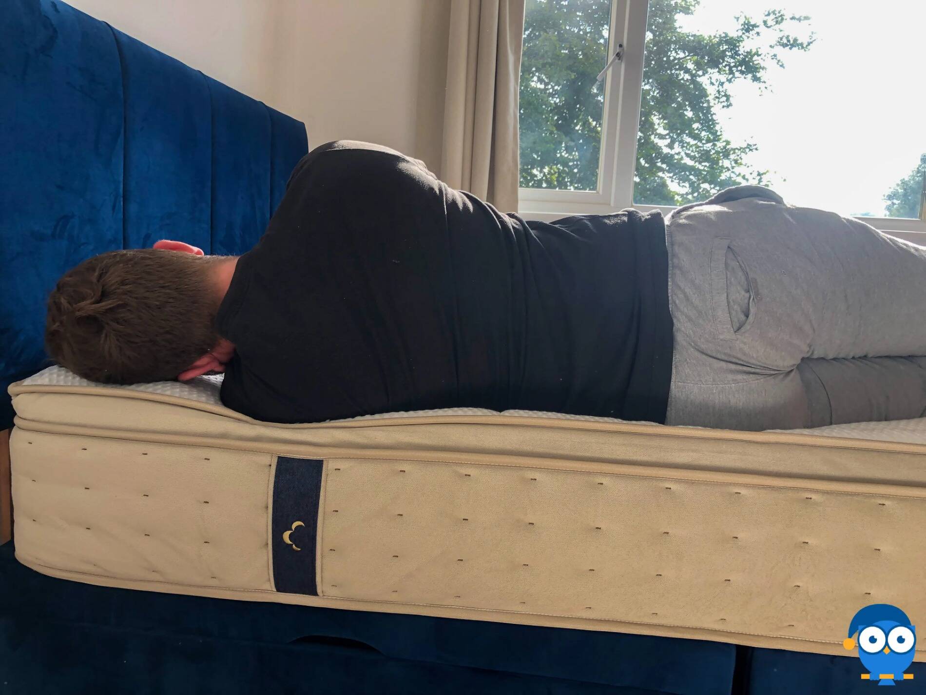 dreamcloud-mattress-man-sleeping-on-side.jpg
